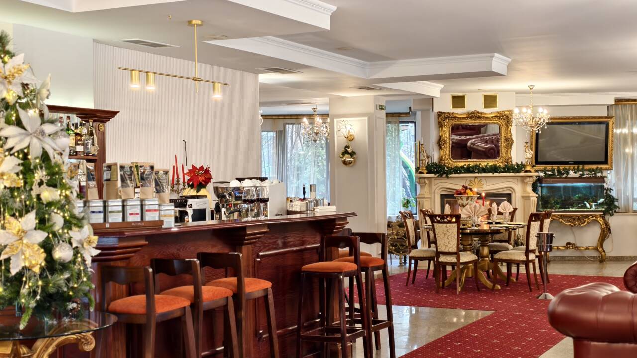 format: 2; filter: null; fileterIntensity: null; filterMask: null; captureOrientation: 0;
runfunc: 0; algolist: 0;
multi-frame: 1;
brp_mask:0;
brp_del_th:0.0000,0.0000;
brp_del_sen:0.0000,0.0000;
motionR: 0;
delta:1;
bokeh:1;
module: portrait;hw-remosaic: false;touch: (-1.0, -1.0);sceneMode: 13107200;cct_value: 0;AI_Scene: (-1, -1);aec_lux: 245.0;aec_lux_index: 0;albedo:  ;confidence:  ;motionLevel: 1;weatherinfo: weather?null, icon:null, weatherInfo:100;temperature: 36;zeissColor: bright;